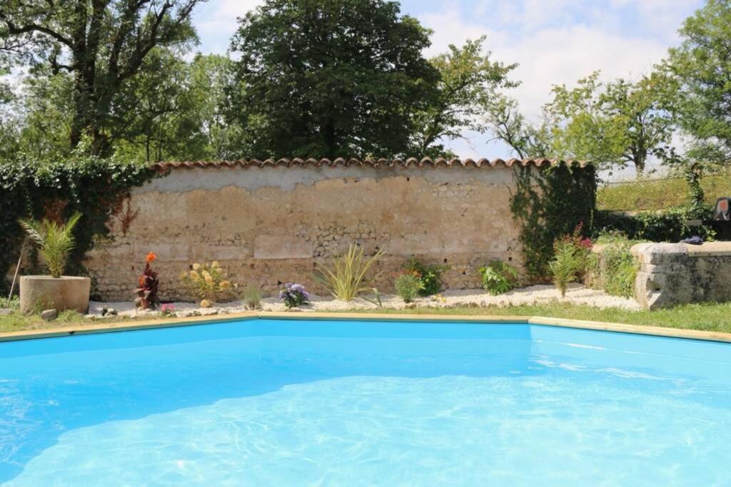 As Seen On A New Life In The Sun - Beautiful 3 Bedroom Cottage With Shared Pool Montboyer Exterior photo