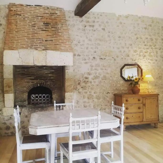 As Seen On A New Life In The Sun - Beautiful 3 Bedroom Cottage With Shared Pool Montboyer Exterior photo